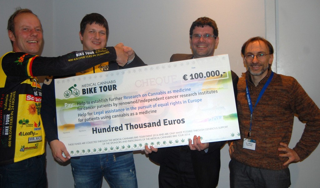 Medical Bike tour handing over check